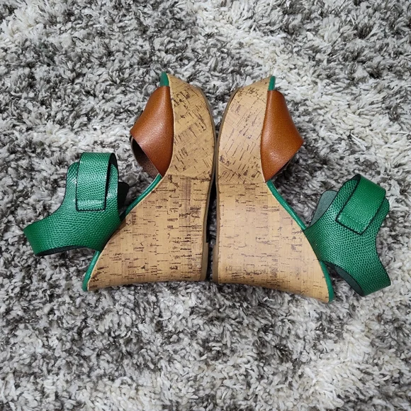 Stylish Green and Brown Wedge Sandals - Picture 4 of 4